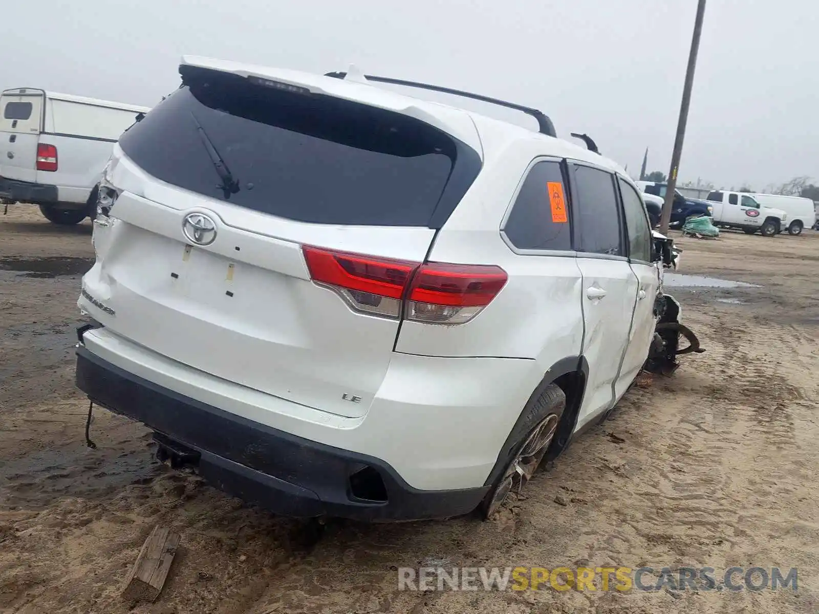 4 Photograph of a damaged car 5TDZZRFH5KS291173 TOYOTA HIGHLANDER 2019