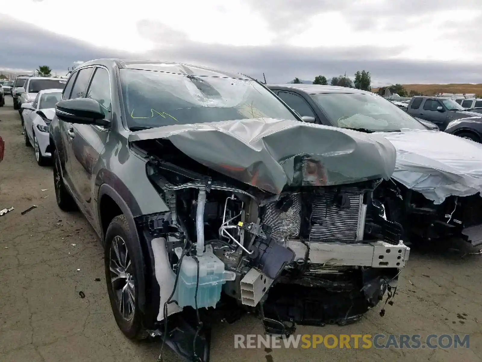 1 Photograph of a damaged car 5TDZZRFH5KS291612 TOYOTA HIGHLANDER 2019