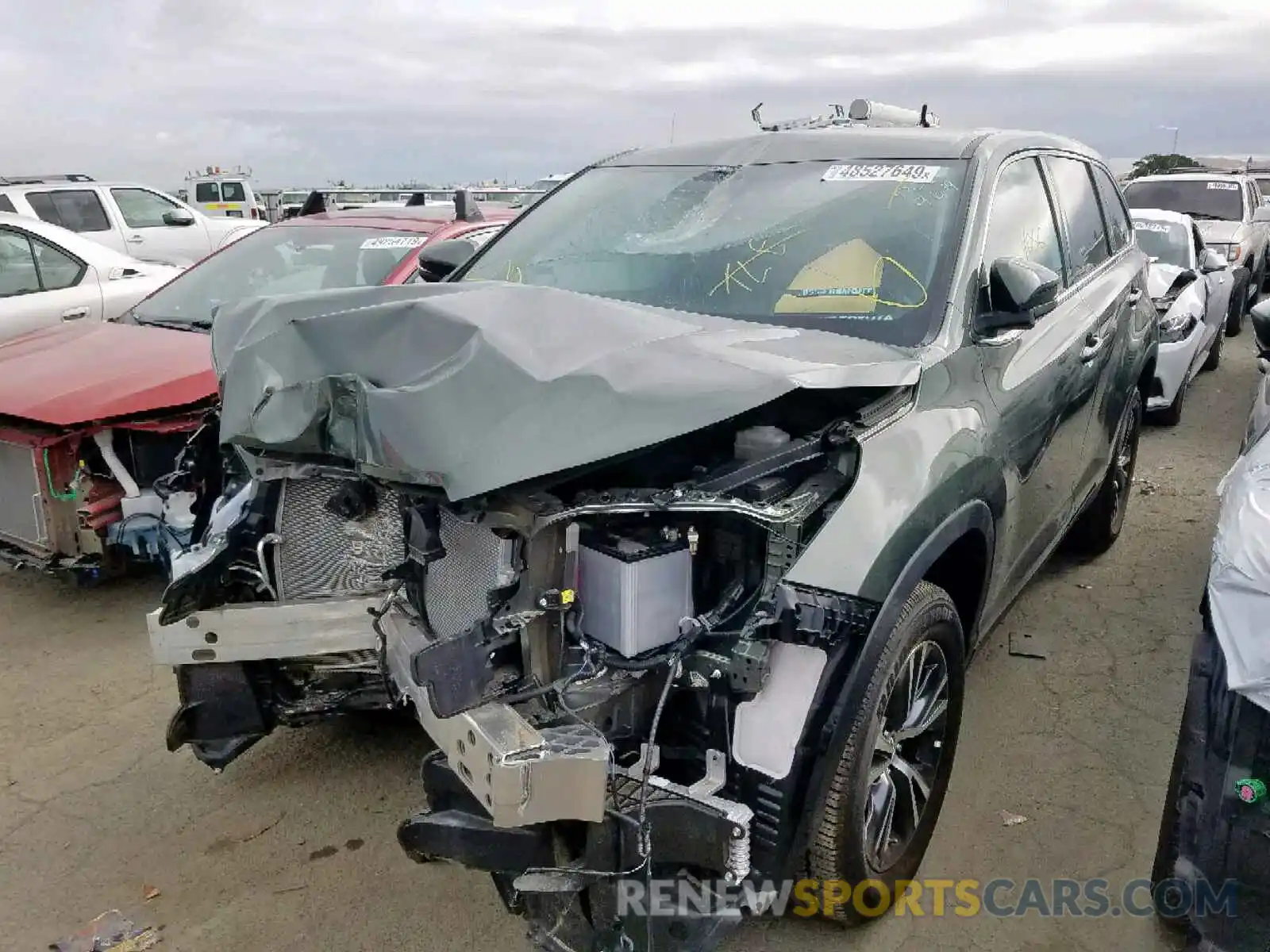 2 Photograph of a damaged car 5TDZZRFH5KS291612 TOYOTA HIGHLANDER 2019