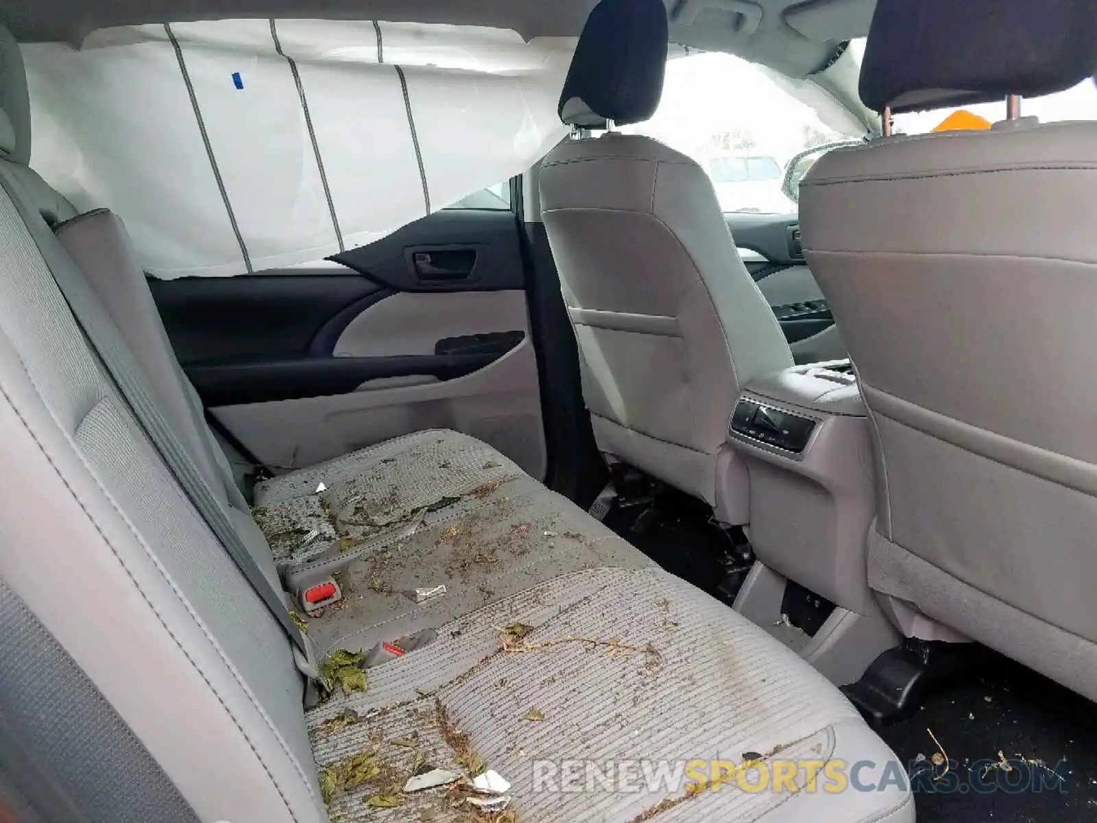 6 Photograph of a damaged car 5TDZZRFH5KS291612 TOYOTA HIGHLANDER 2019