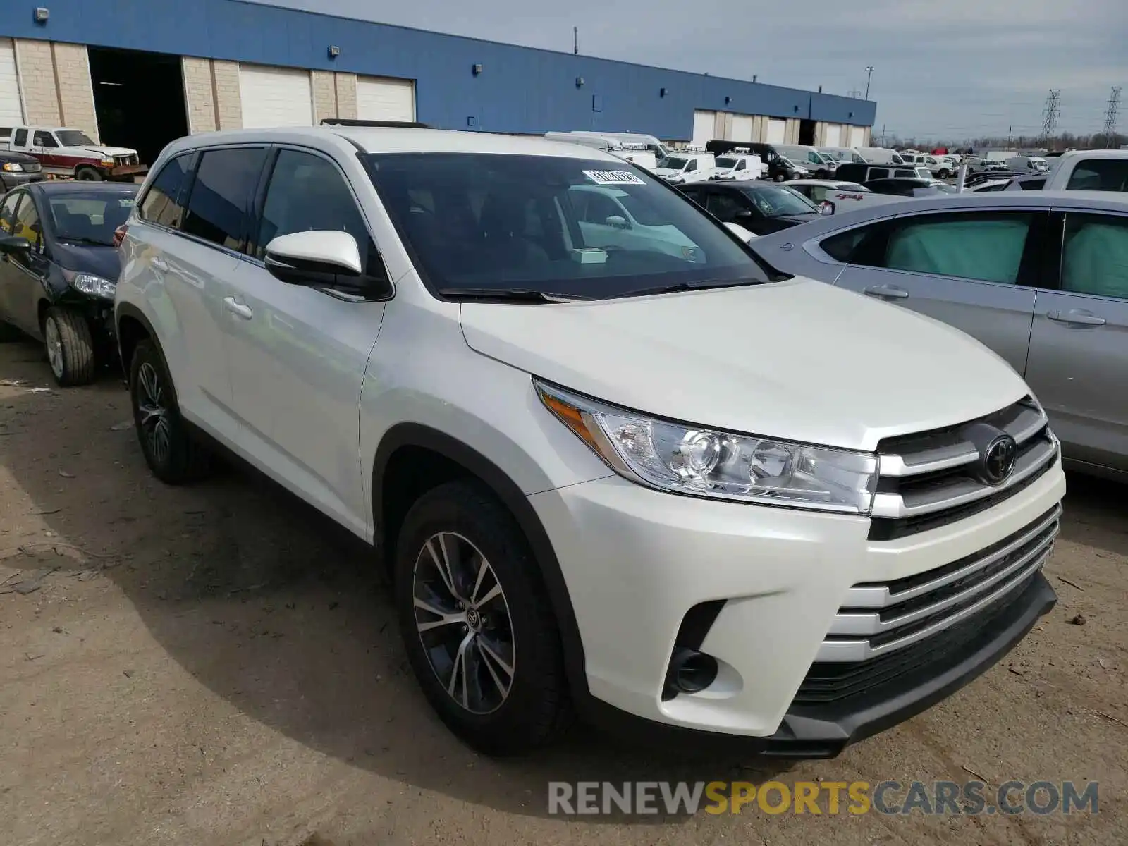 1 Photograph of a damaged car 5TDZZRFH5KS291884 TOYOTA HIGHLANDER 2019