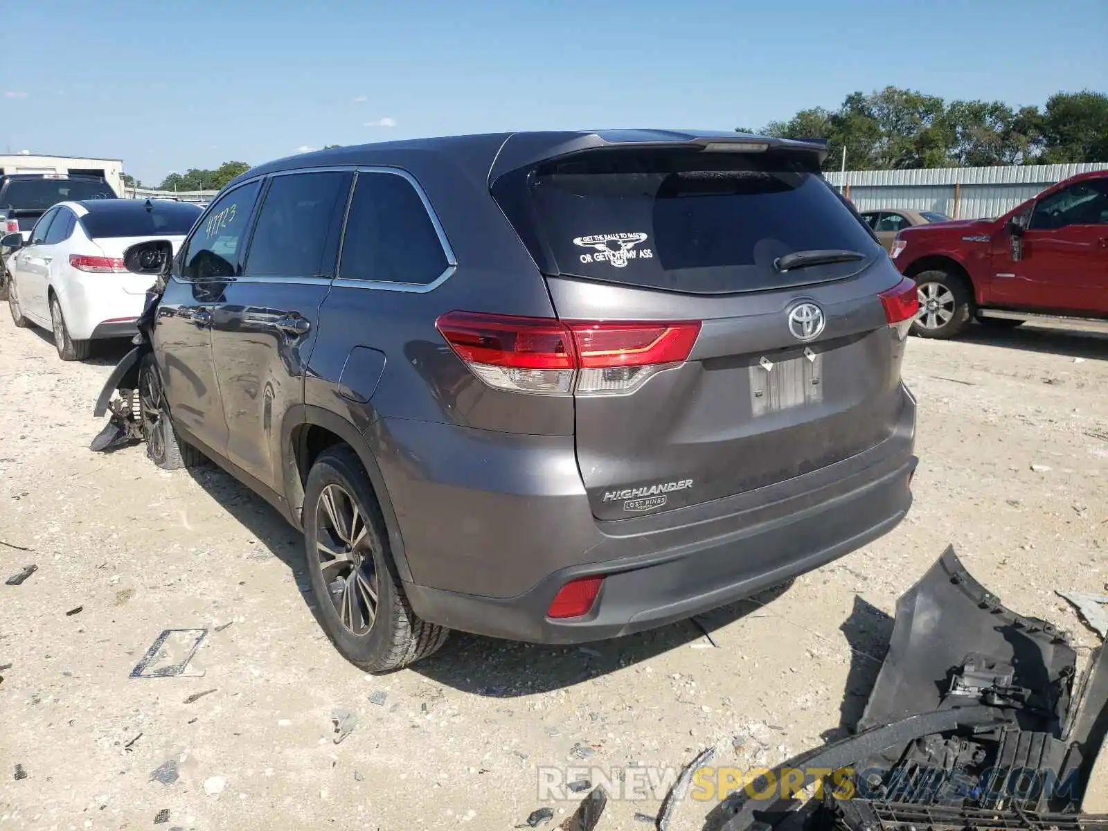 3 Photograph of a damaged car 5TDZZRFH5KS292002 TOYOTA HIGHLANDER 2019