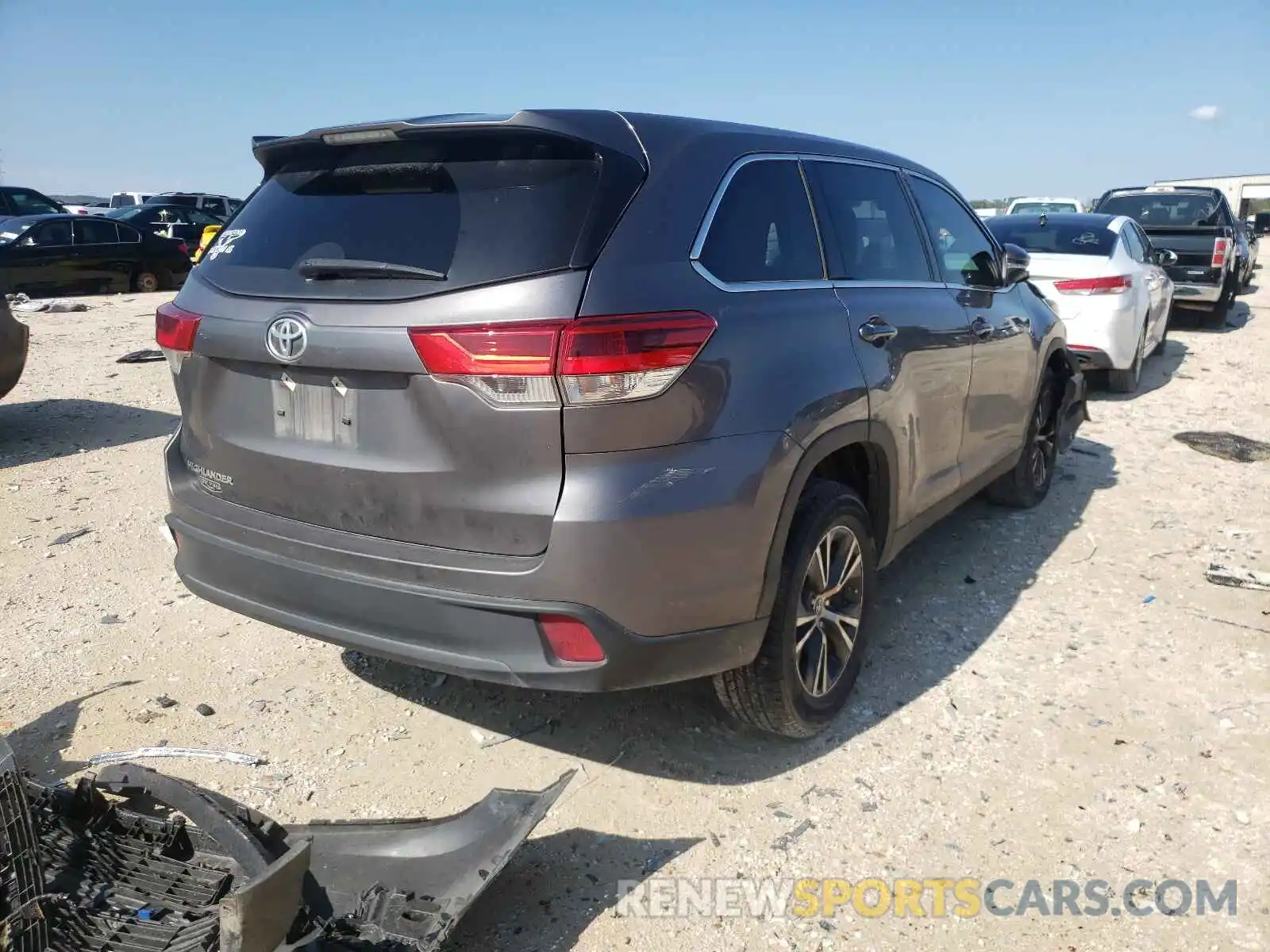 4 Photograph of a damaged car 5TDZZRFH5KS292002 TOYOTA HIGHLANDER 2019