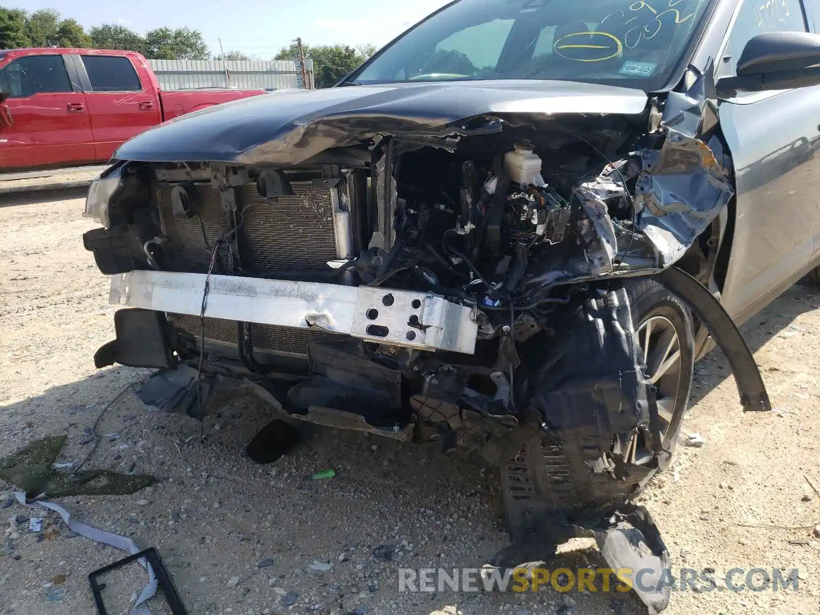 9 Photograph of a damaged car 5TDZZRFH5KS292002 TOYOTA HIGHLANDER 2019