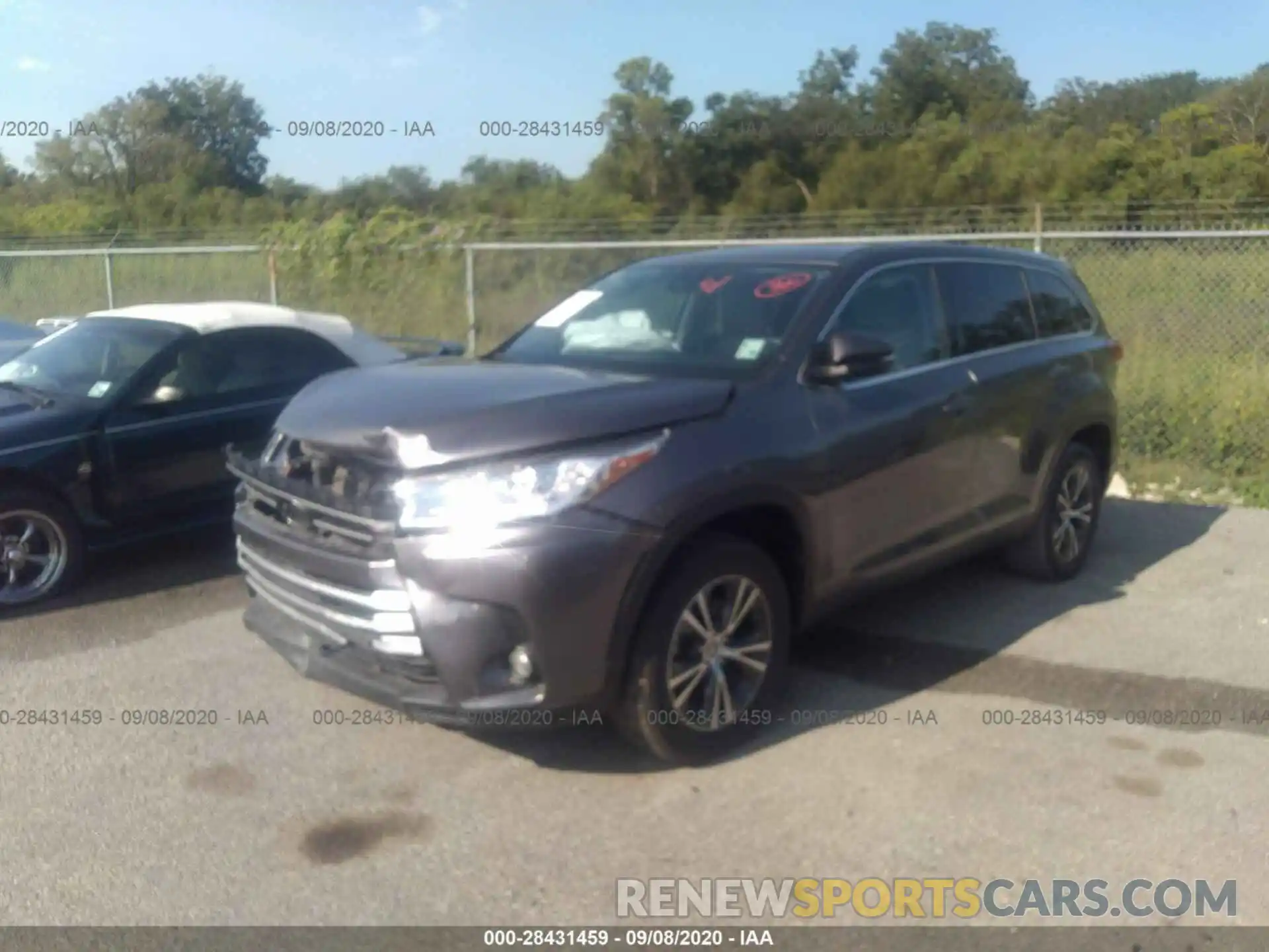 2 Photograph of a damaged car 5TDZZRFH5KS292193 TOYOTA HIGHLANDER 2019