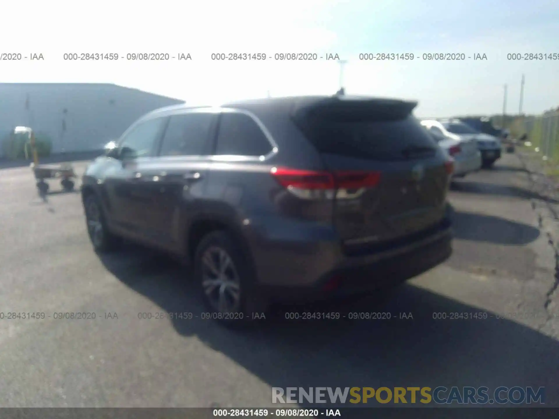 3 Photograph of a damaged car 5TDZZRFH5KS292193 TOYOTA HIGHLANDER 2019