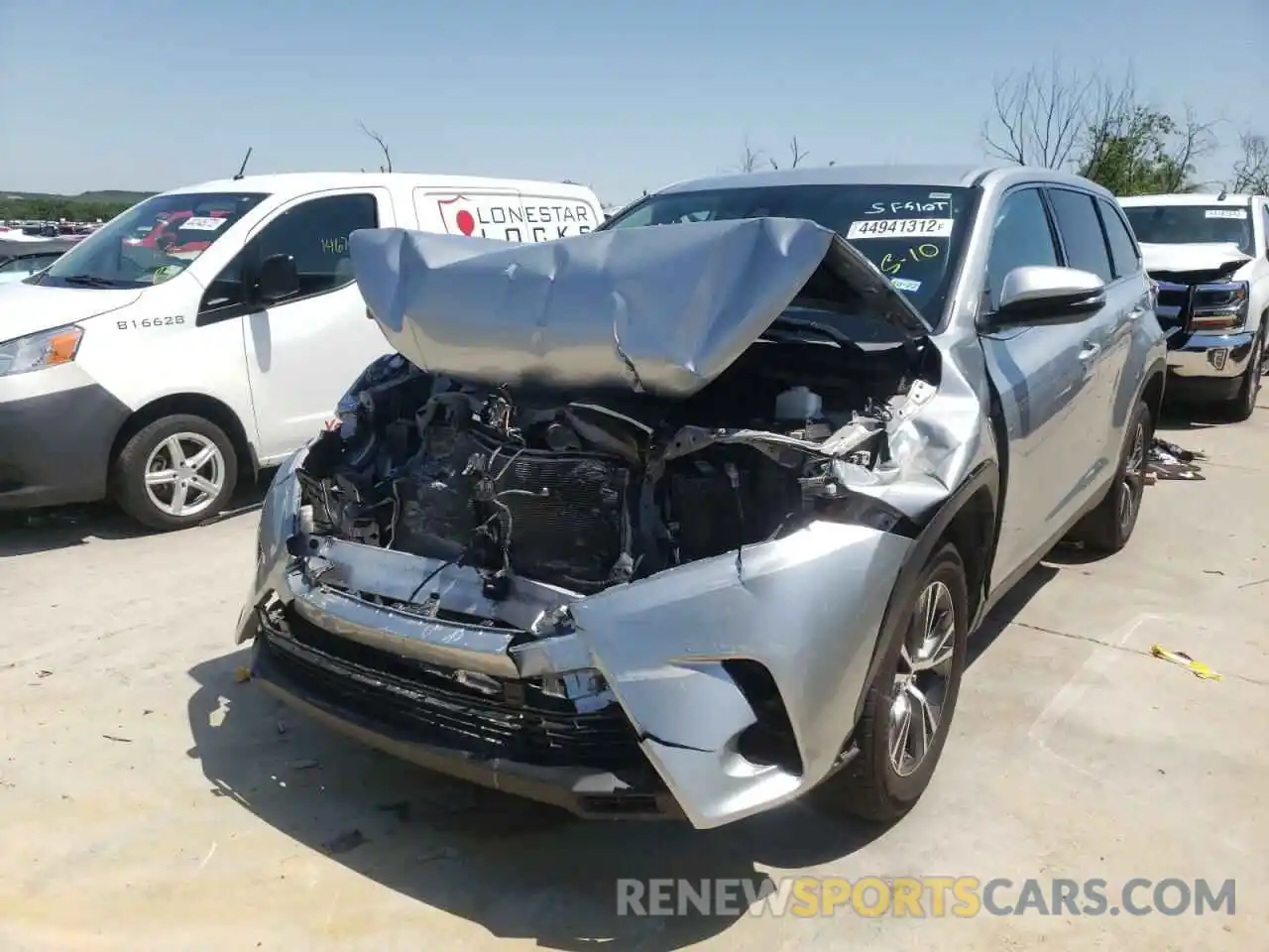 2 Photograph of a damaged car 5TDZZRFH5KS298091 TOYOTA HIGHLANDER 2019