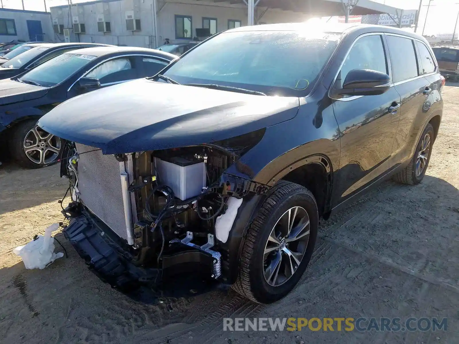 2 Photograph of a damaged car 5TDZZRFH5KS301247 TOYOTA HIGHLANDER 2019