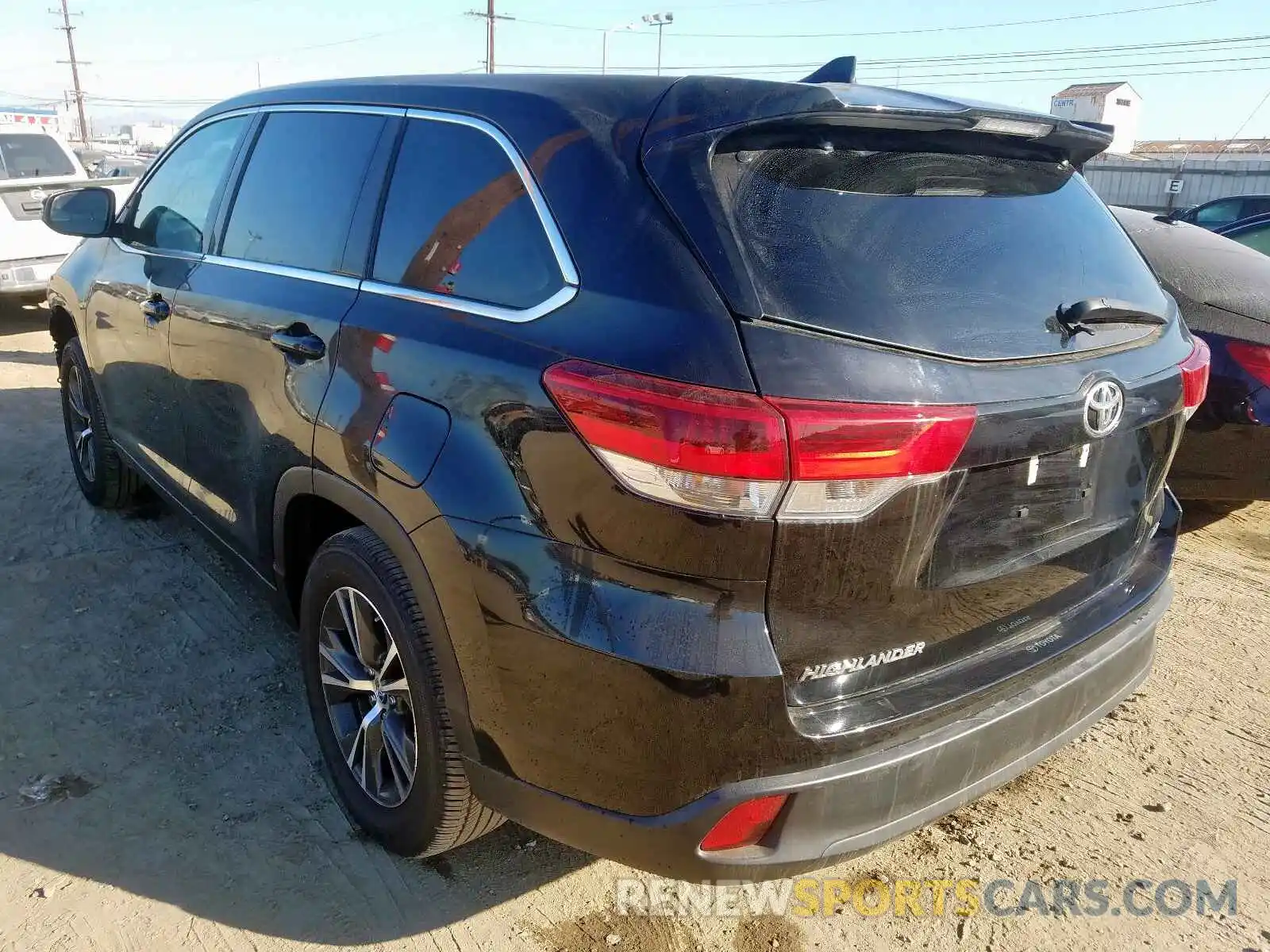 3 Photograph of a damaged car 5TDZZRFH5KS301247 TOYOTA HIGHLANDER 2019