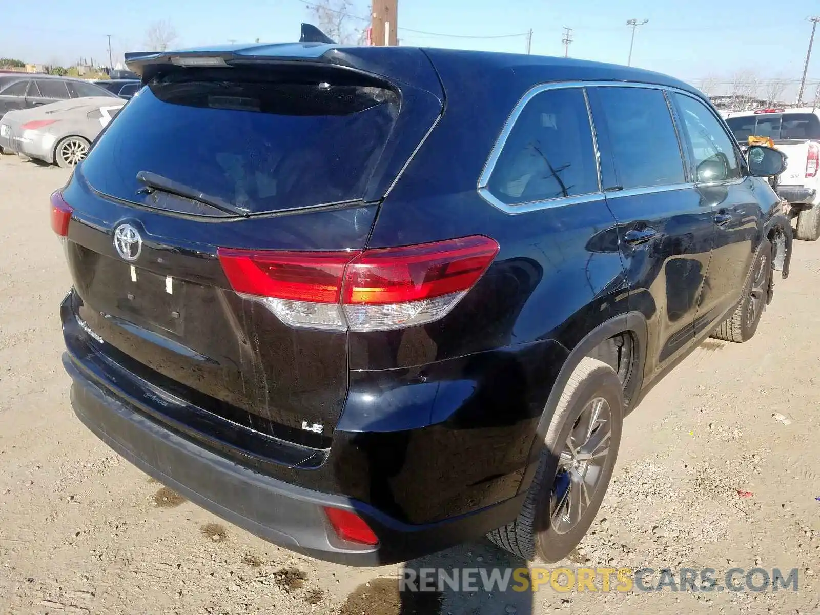 4 Photograph of a damaged car 5TDZZRFH5KS301247 TOYOTA HIGHLANDER 2019