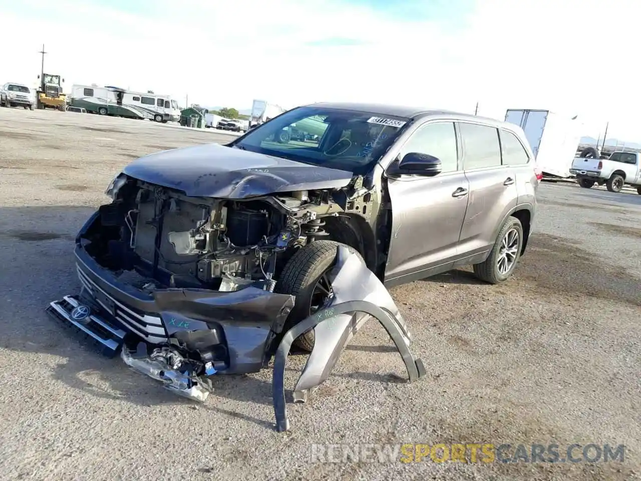 2 Photograph of a damaged car 5TDZZRFH5KS301846 TOYOTA HIGHLANDER 2019