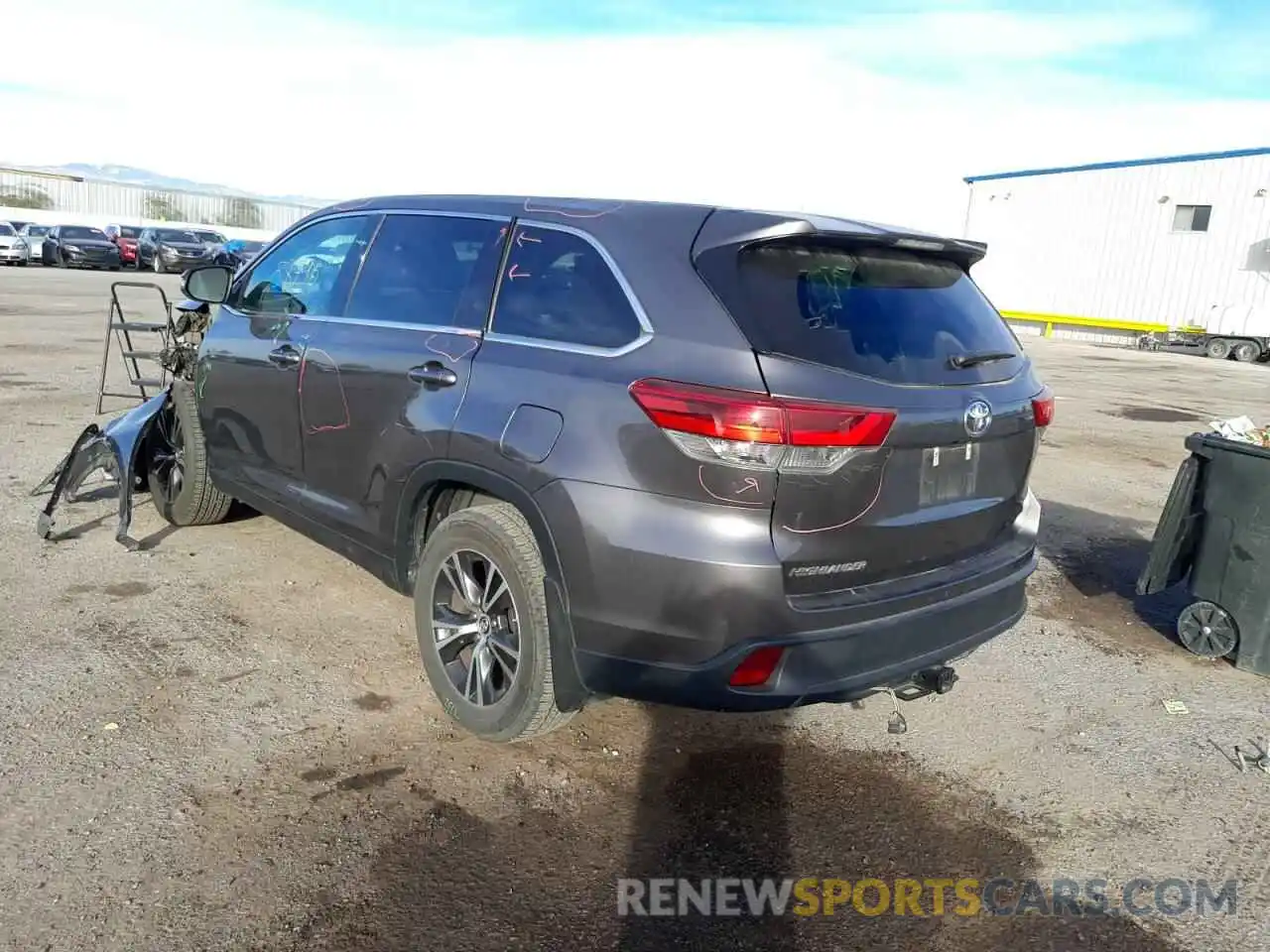 3 Photograph of a damaged car 5TDZZRFH5KS301846 TOYOTA HIGHLANDER 2019