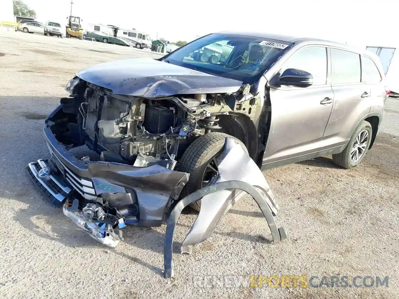 9 Photograph of a damaged car 5TDZZRFH5KS301846 TOYOTA HIGHLANDER 2019