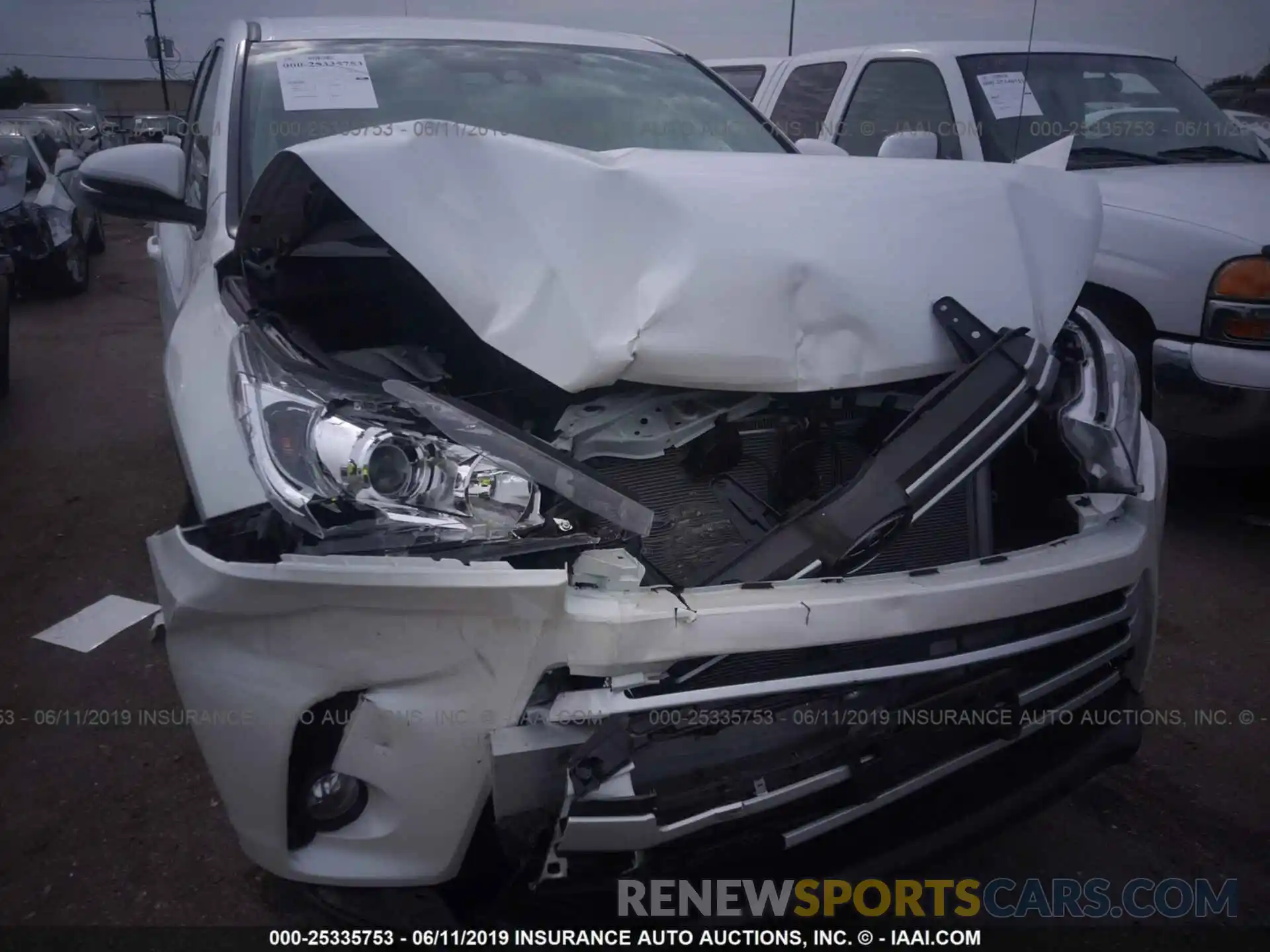 6 Photograph of a damaged car 5TDZZRFH5KS302222 TOYOTA HIGHLANDER 2019