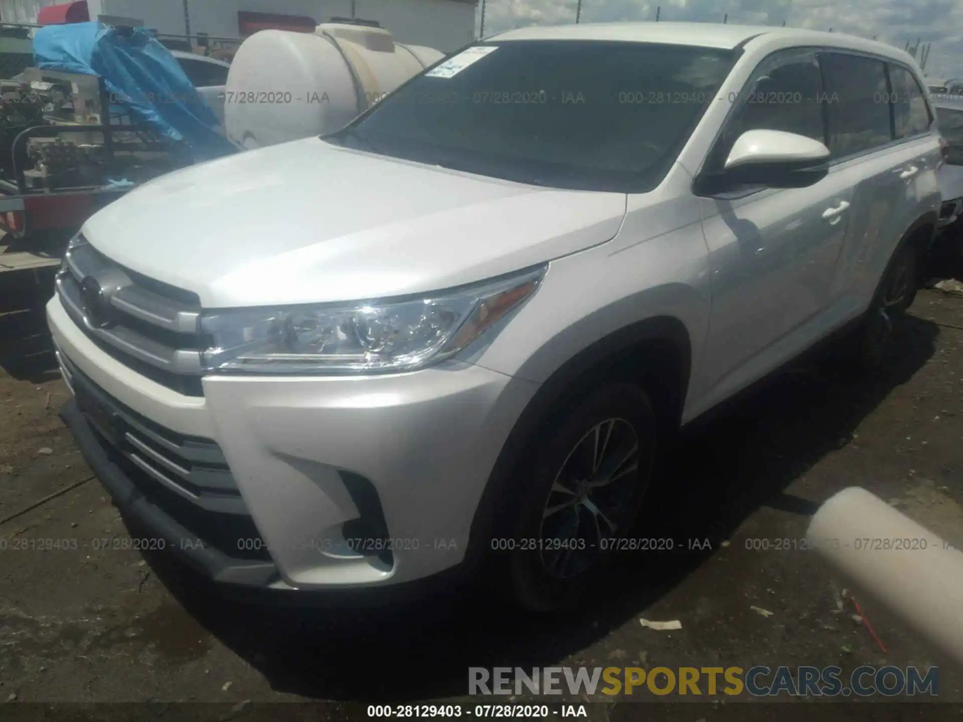 2 Photograph of a damaged car 5TDZZRFH5KS302933 TOYOTA HIGHLANDER 2019