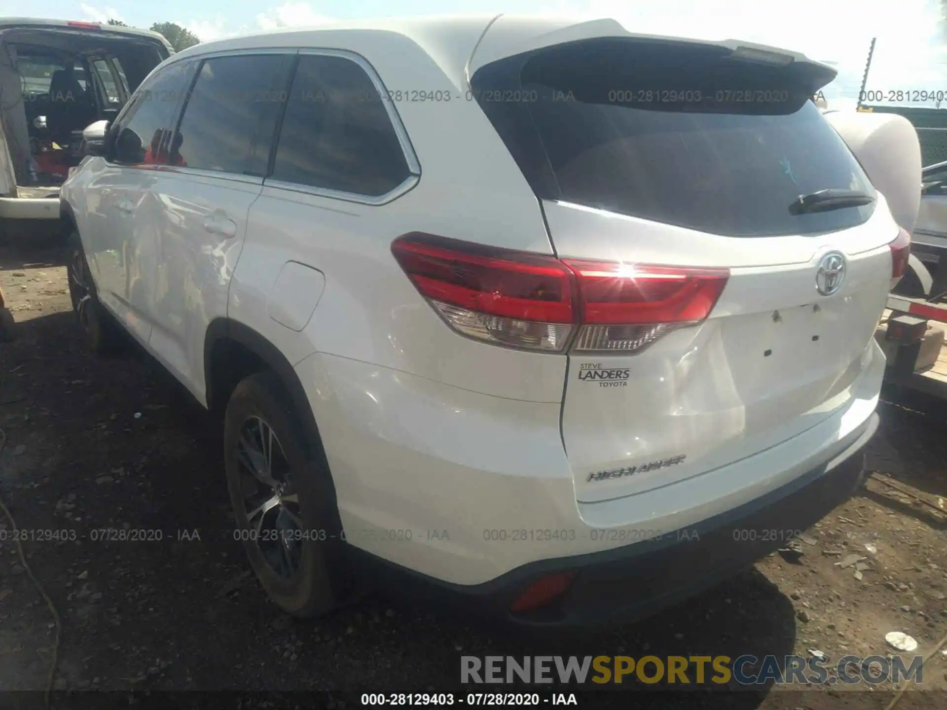 3 Photograph of a damaged car 5TDZZRFH5KS302933 TOYOTA HIGHLANDER 2019