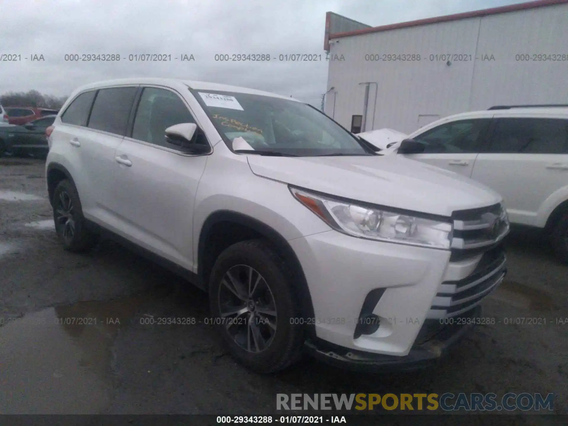 1 Photograph of a damaged car 5TDZZRFH5KS304035 TOYOTA HIGHLANDER 2019