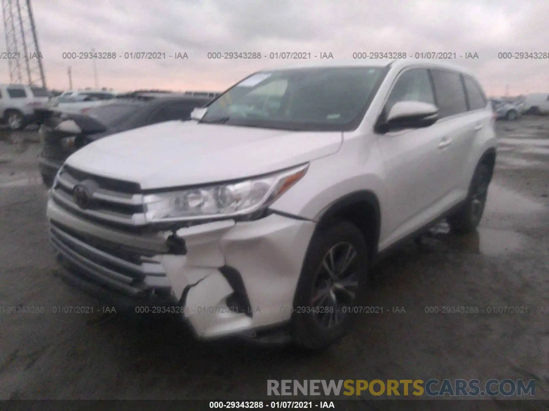 2 Photograph of a damaged car 5TDZZRFH5KS304035 TOYOTA HIGHLANDER 2019