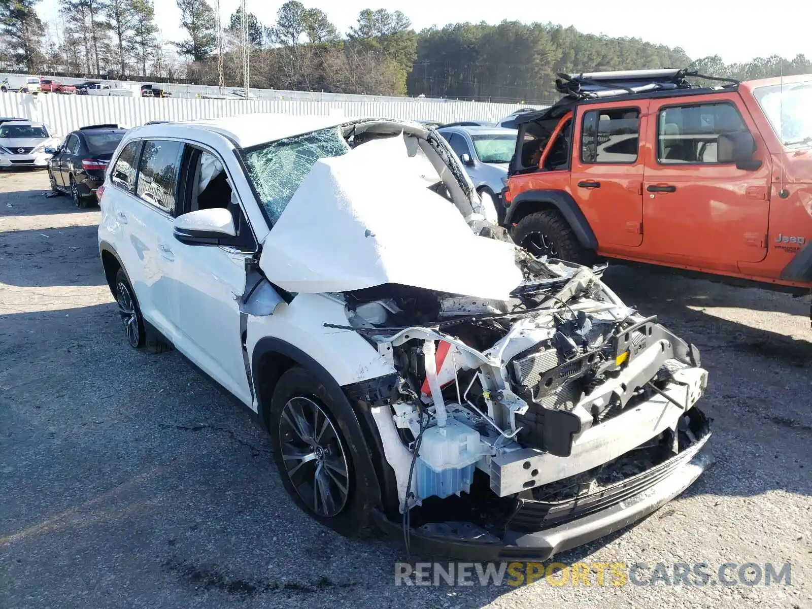 1 Photograph of a damaged car 5TDZZRFH5KS304102 TOYOTA HIGHLANDER 2019