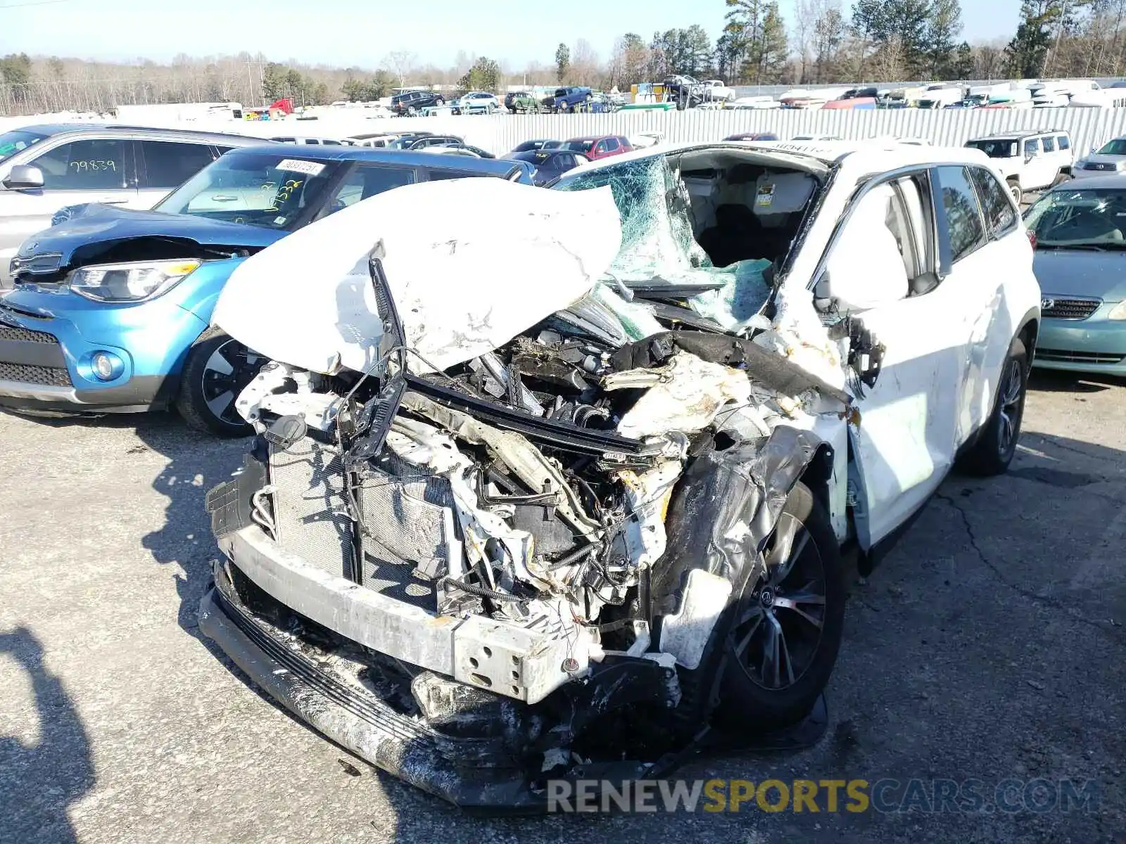 9 Photograph of a damaged car 5TDZZRFH5KS304102 TOYOTA HIGHLANDER 2019