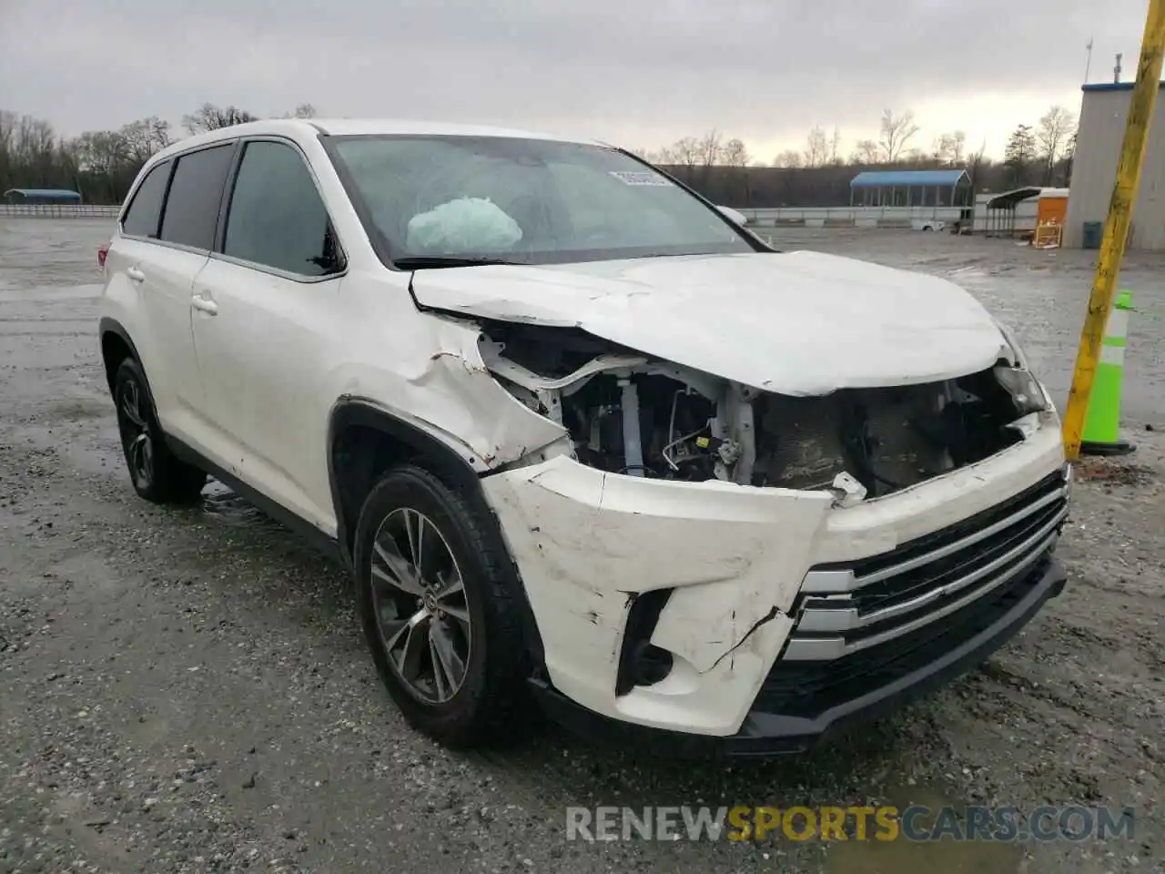 1 Photograph of a damaged car 5TDZZRFH5KS304407 TOYOTA HIGHLANDER 2019