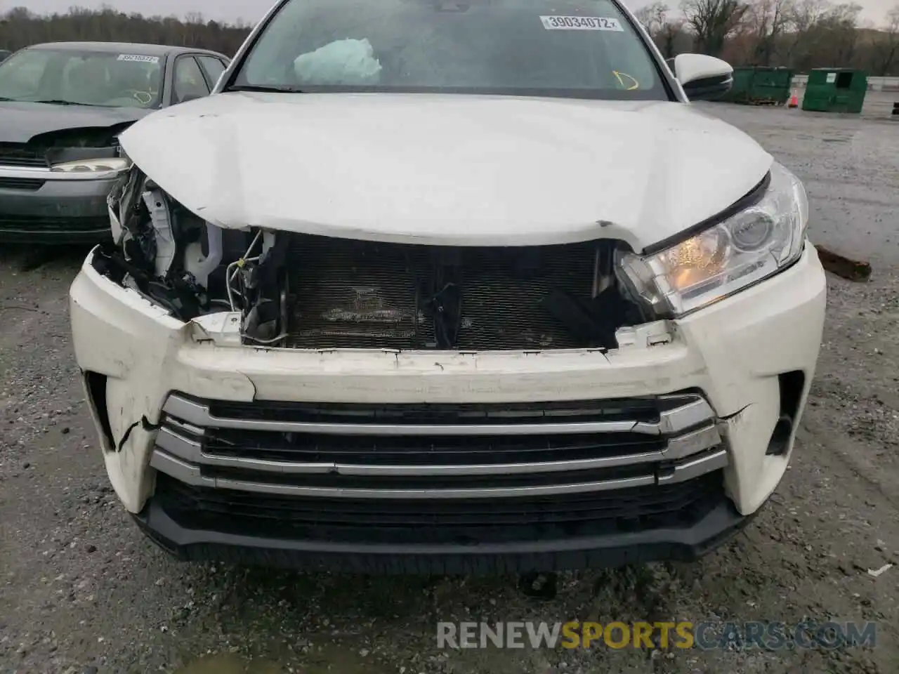 9 Photograph of a damaged car 5TDZZRFH5KS304407 TOYOTA HIGHLANDER 2019