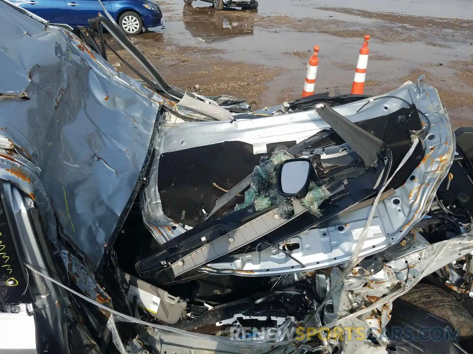 9 Photograph of a damaged car 5TDZZRFH5KS304746 TOYOTA HIGHLANDER 2019