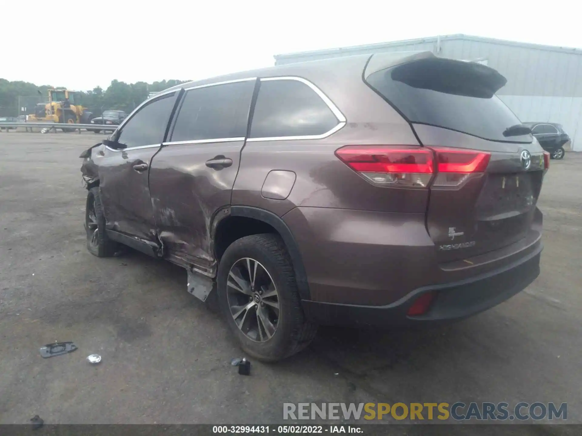 3 Photograph of a damaged car 5TDZZRFH5KS308344 TOYOTA HIGHLANDER 2019