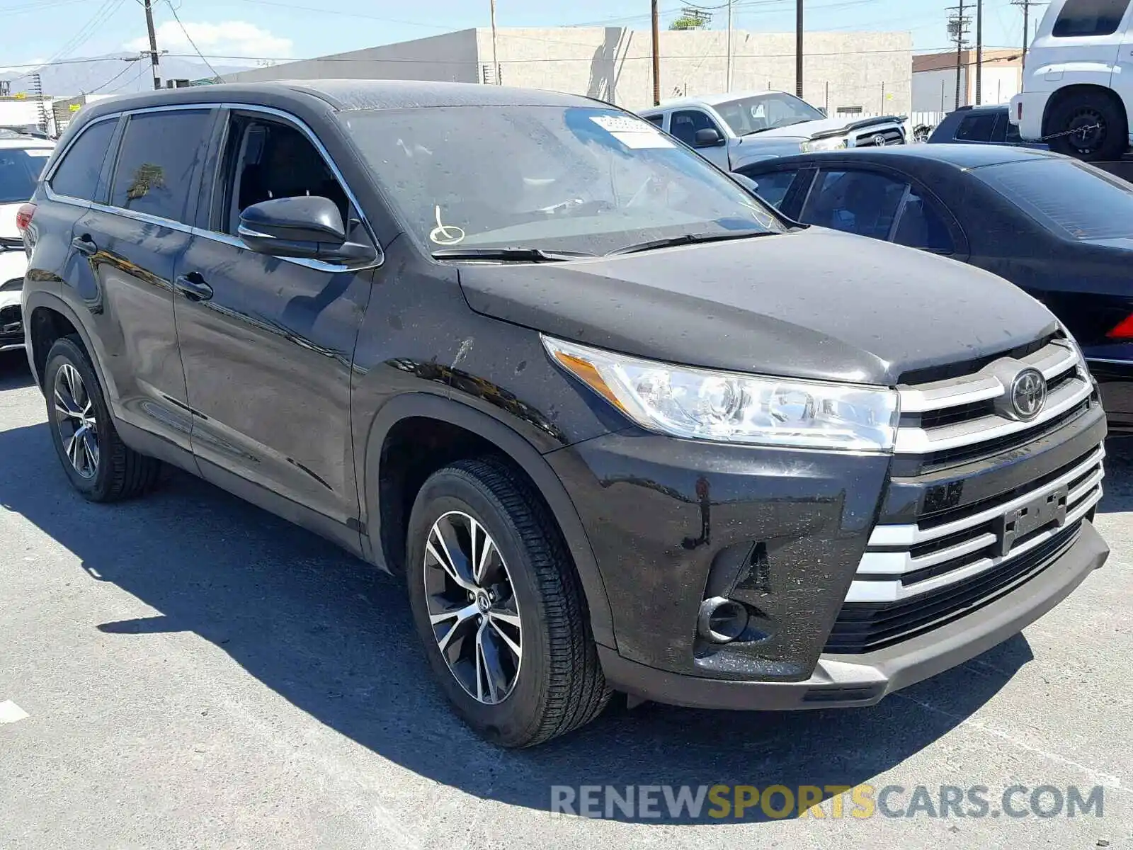 1 Photograph of a damaged car 5TDZZRFH5KS308859 TOYOTA HIGHLANDER 2019