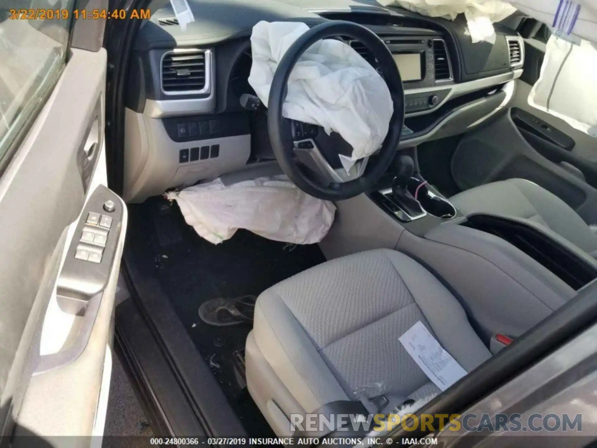 11 Photograph of a damaged car 5TDZZRFH5KS309607 TOYOTA HIGHLANDER 2019