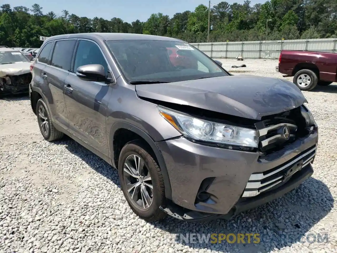 1 Photograph of a damaged car 5TDZZRFH5KS312927 TOYOTA HIGHLANDER 2019