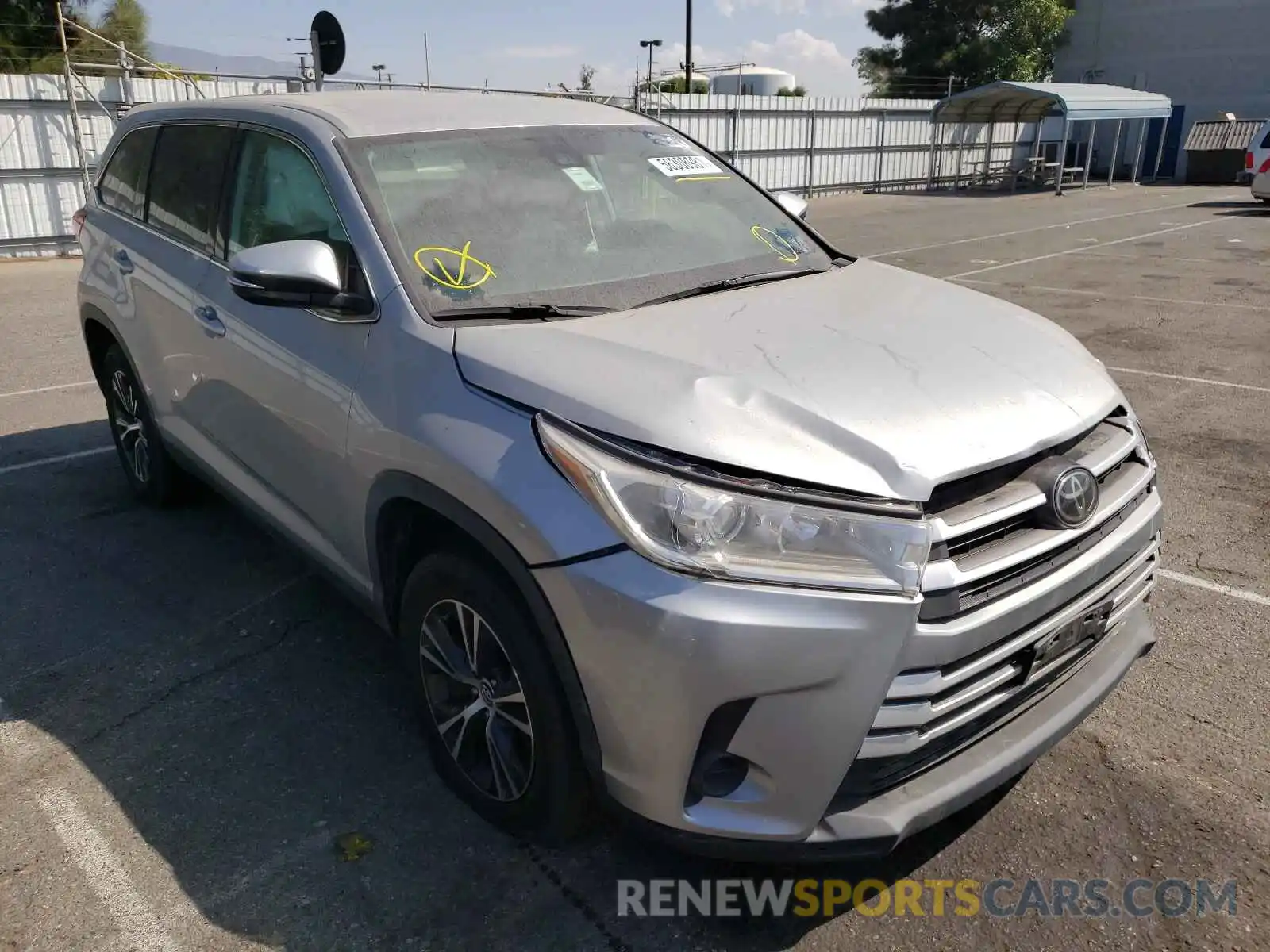 1 Photograph of a damaged car 5TDZZRFH5KS314452 TOYOTA HIGHLANDER 2019