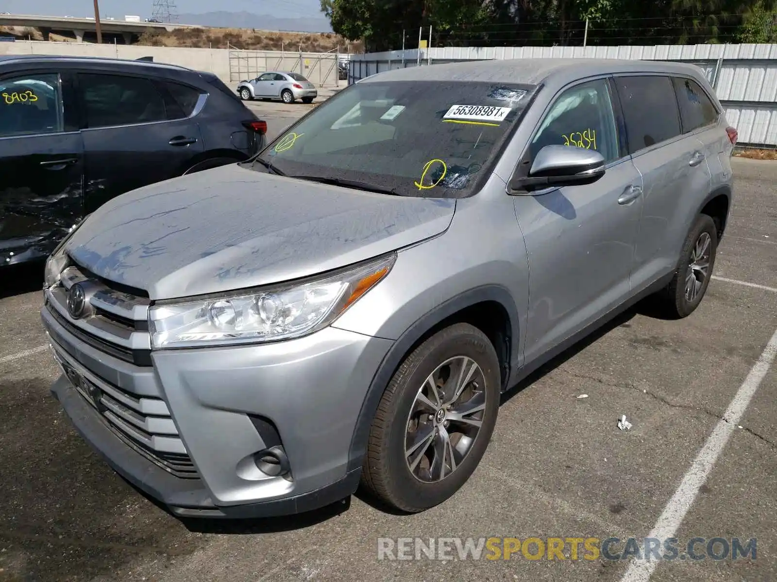 2 Photograph of a damaged car 5TDZZRFH5KS314452 TOYOTA HIGHLANDER 2019