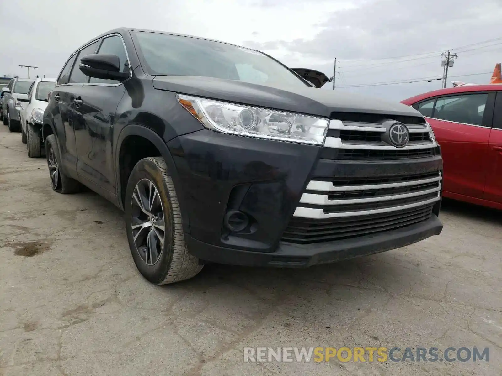 1 Photograph of a damaged car 5TDZZRFH5KS320770 TOYOTA HIGHLANDER 2019