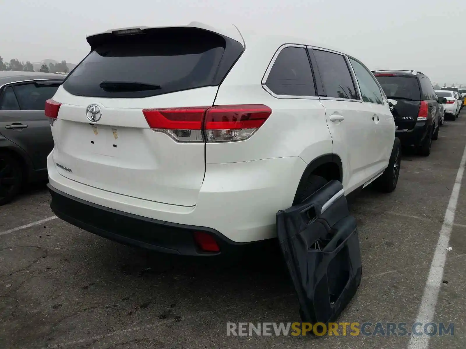 4 Фотография поврежденного автомобиля 5TDZZRFH5KS321675 TOYOTA HIGHLANDER 2019