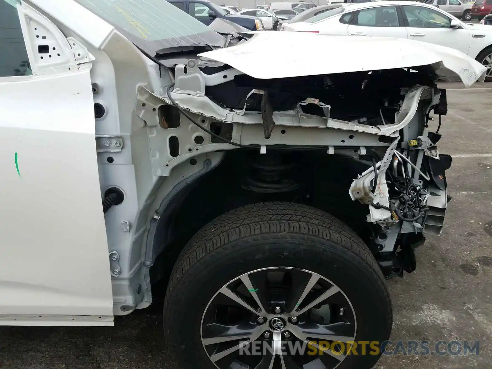 9 Photograph of a damaged car 5TDZZRFH5KS321675 TOYOTA HIGHLANDER 2019