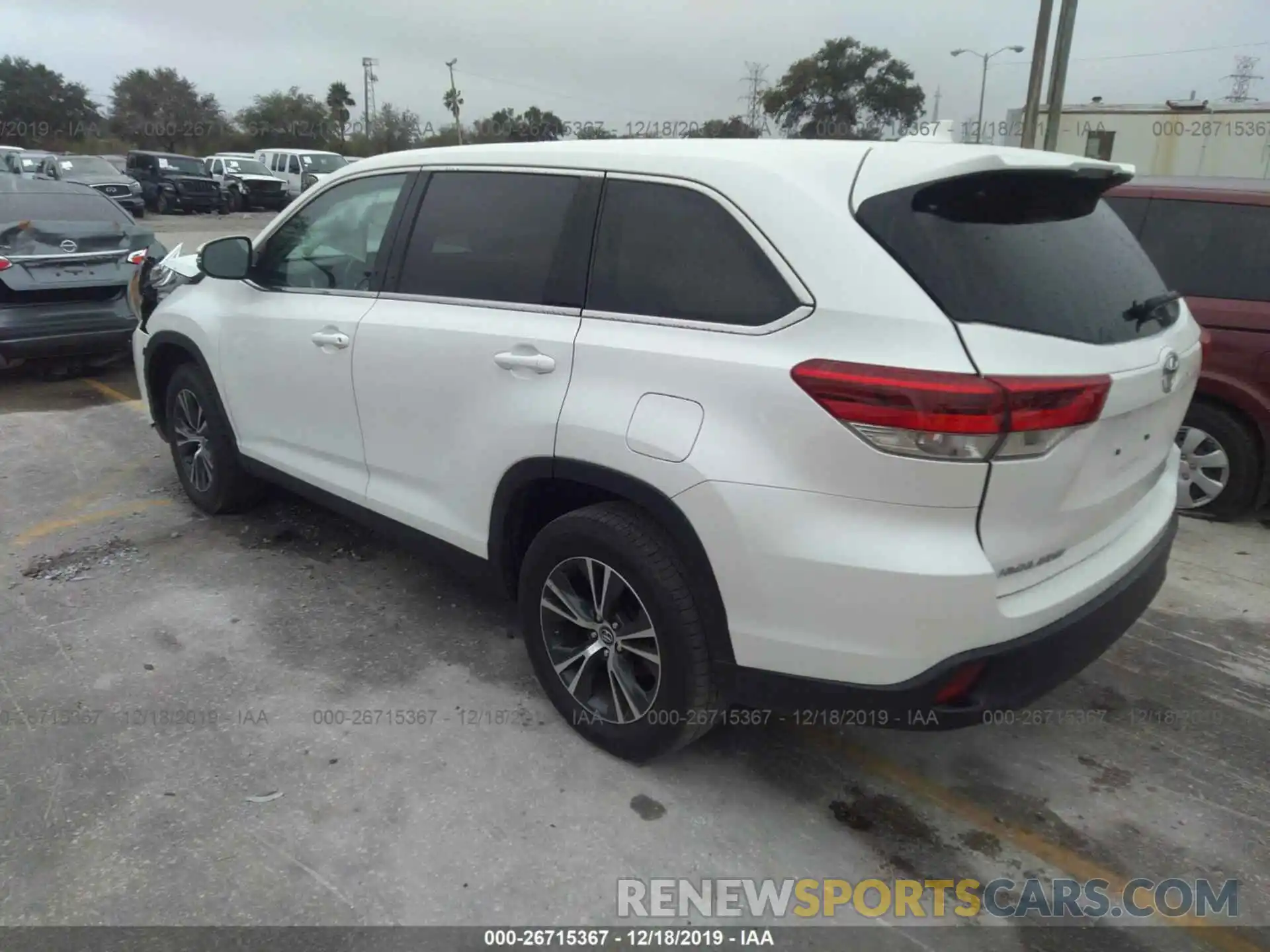 3 Photograph of a damaged car 5TDZZRFH5KS321885 TOYOTA HIGHLANDER 2019