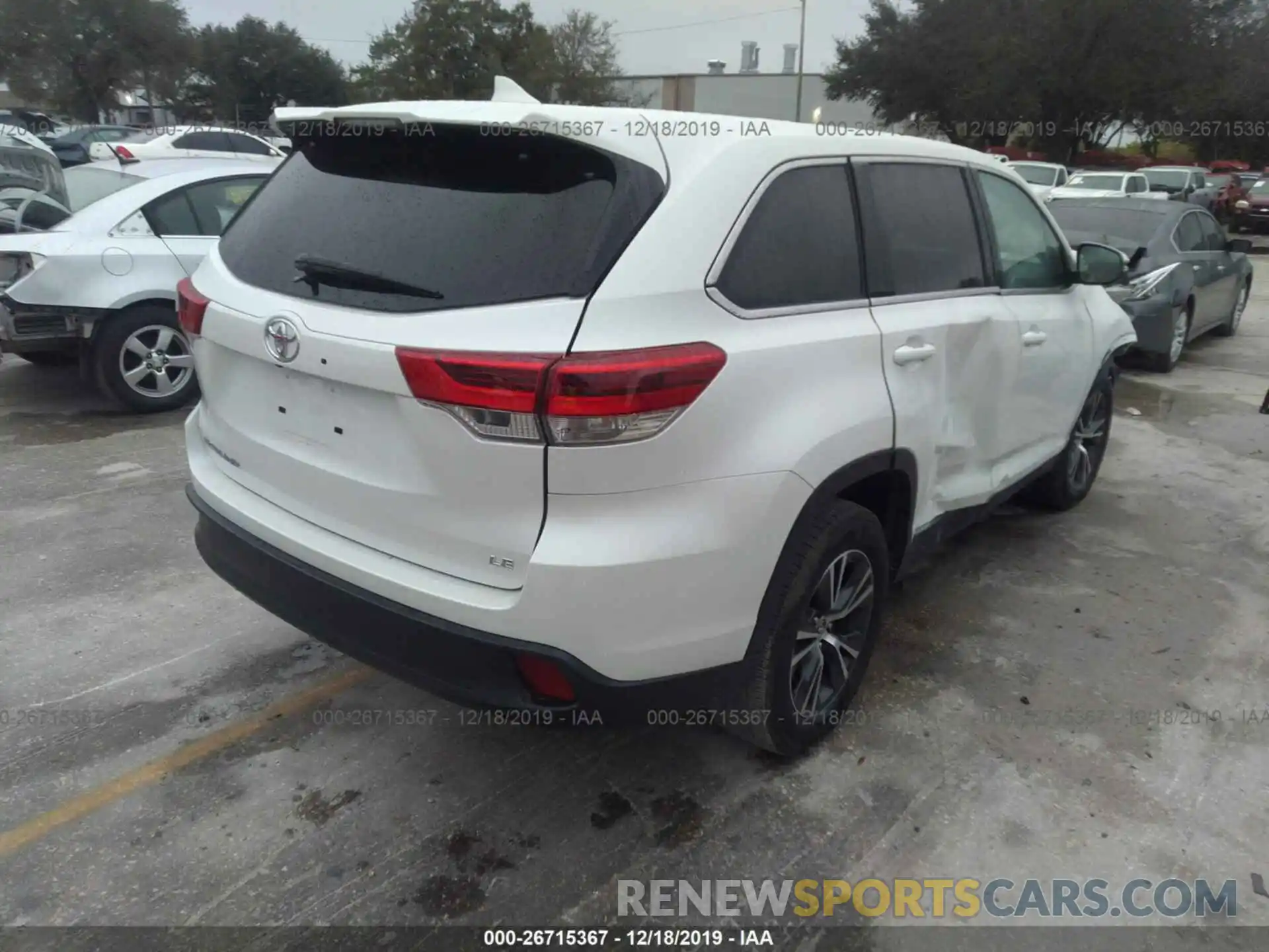 4 Photograph of a damaged car 5TDZZRFH5KS321885 TOYOTA HIGHLANDER 2019