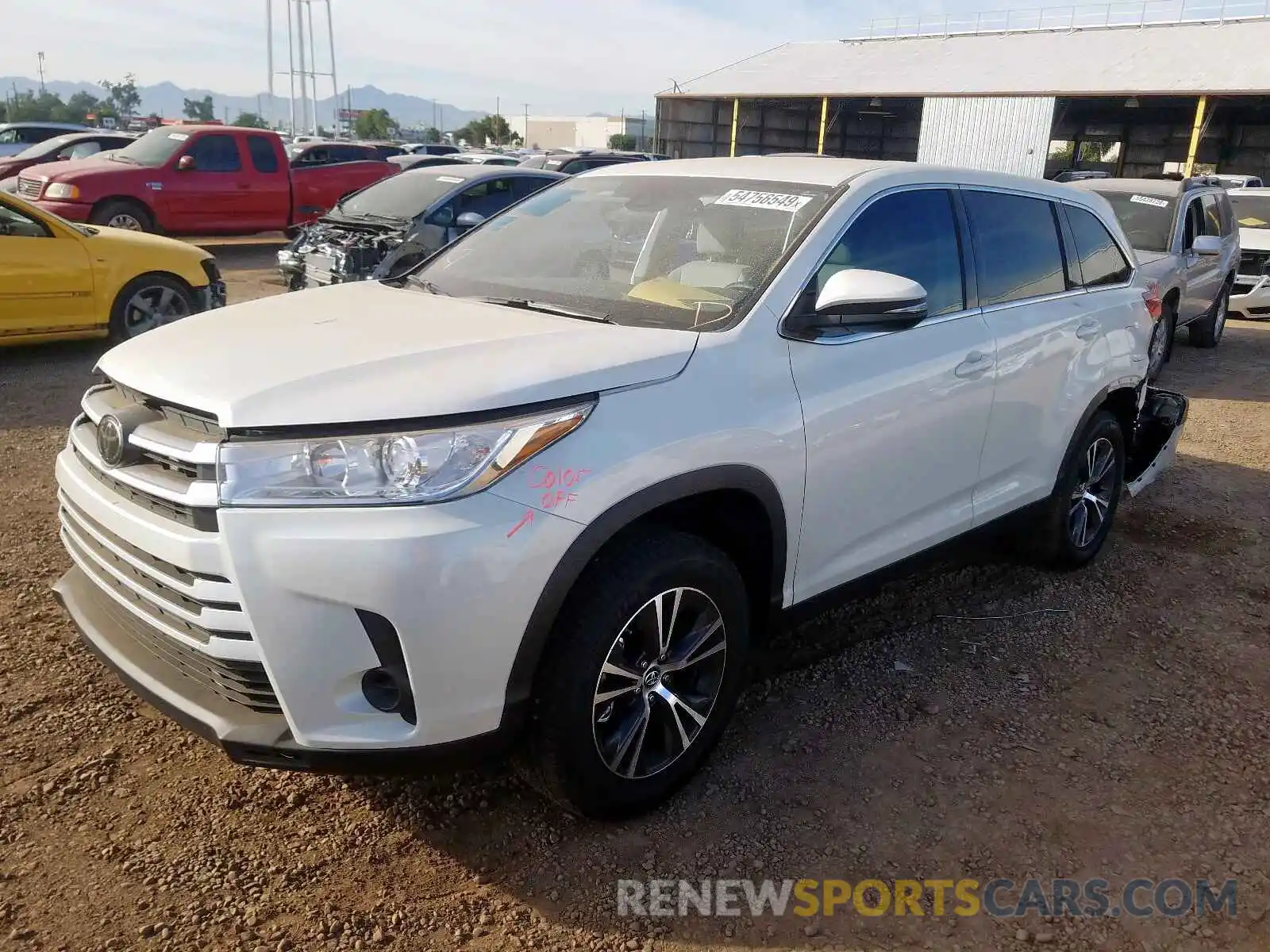 2 Photograph of a damaged car 5TDZZRFH5KS323006 TOYOTA HIGHLANDER 2019