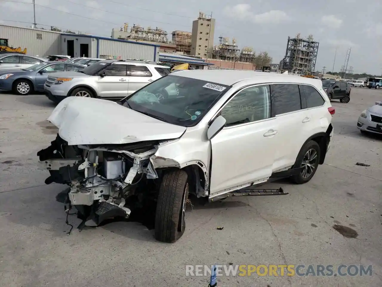 9 Photograph of a damaged car 5TDZZRFH5KS339495 TOYOTA HIGHLANDER 2019