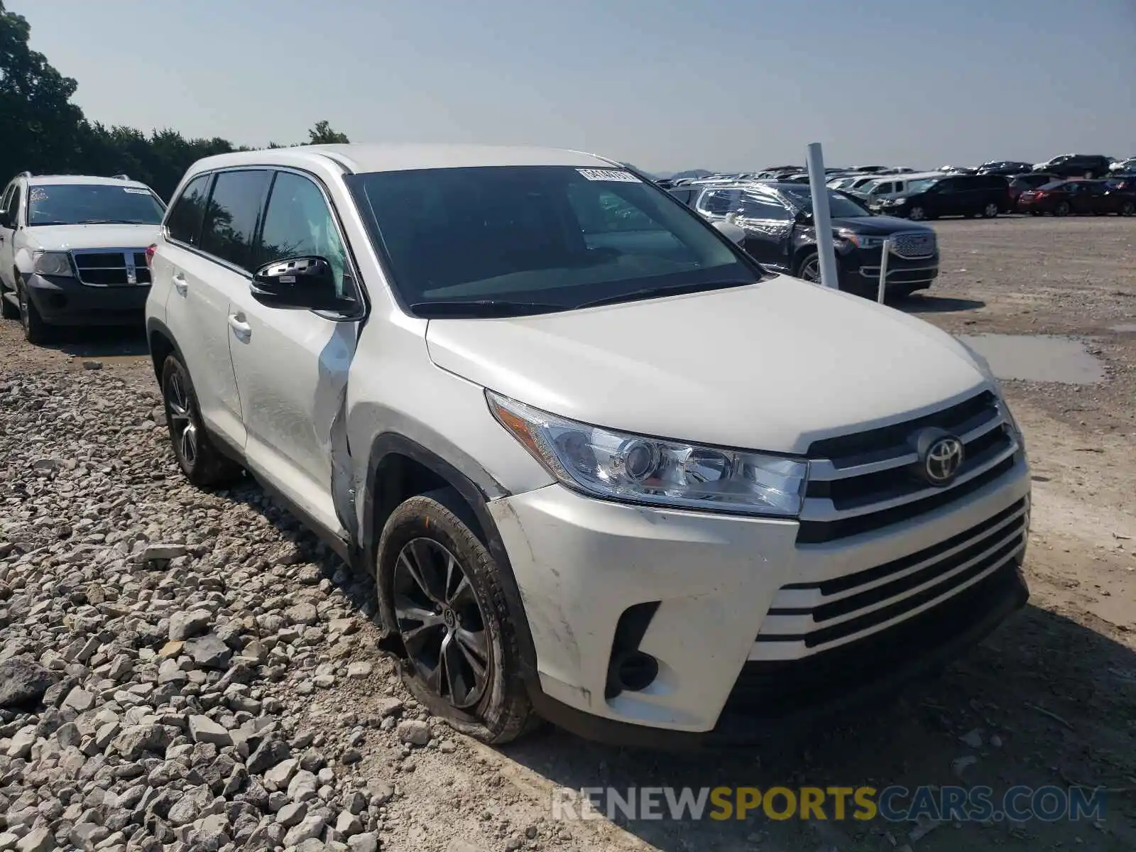 1 Photograph of a damaged car 5TDZZRFH5KS341747 TOYOTA HIGHLANDER 2019