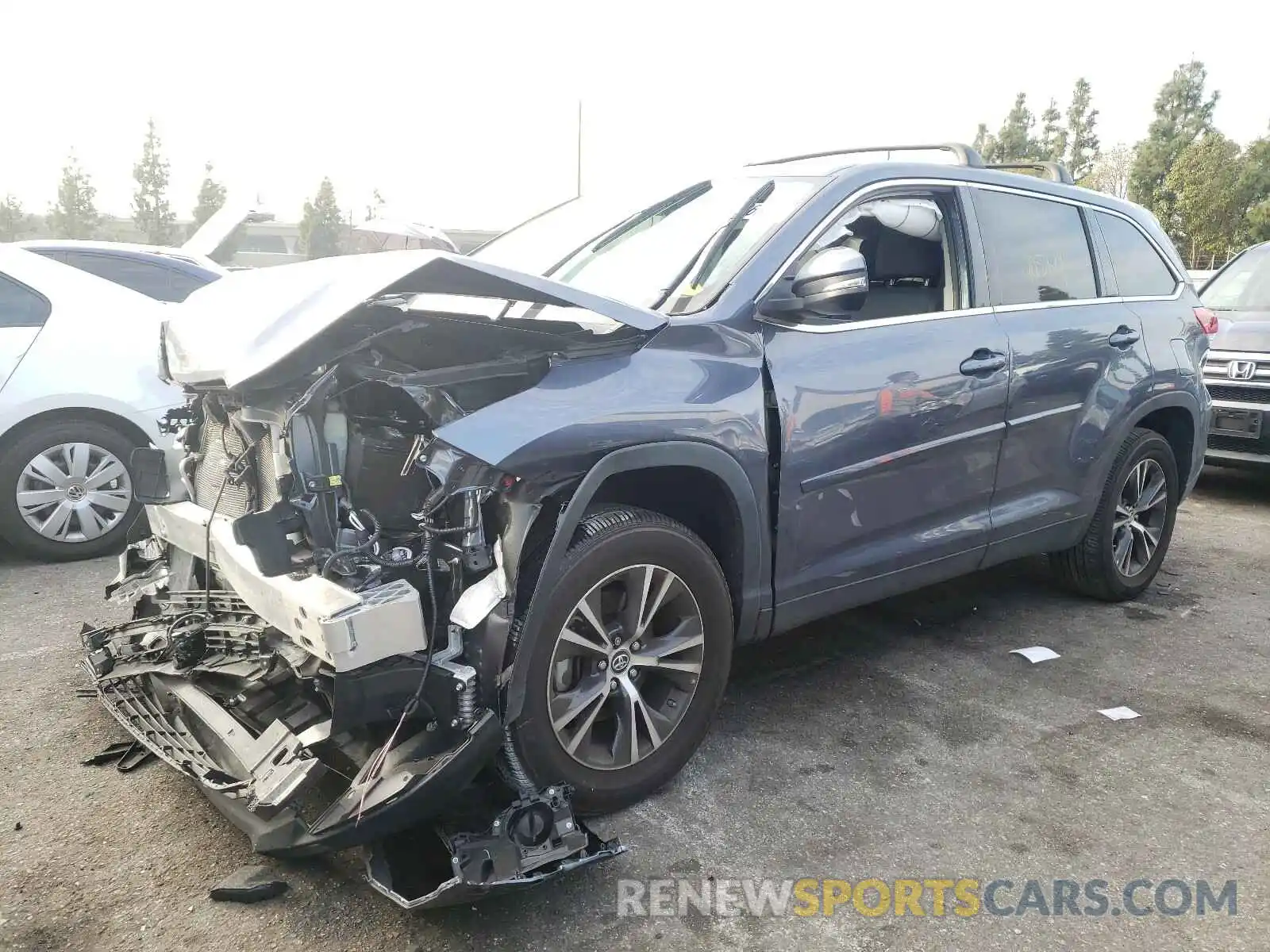 2 Photograph of a damaged car 5TDZZRFH5KS345619 TOYOTA HIGHLANDER 2019