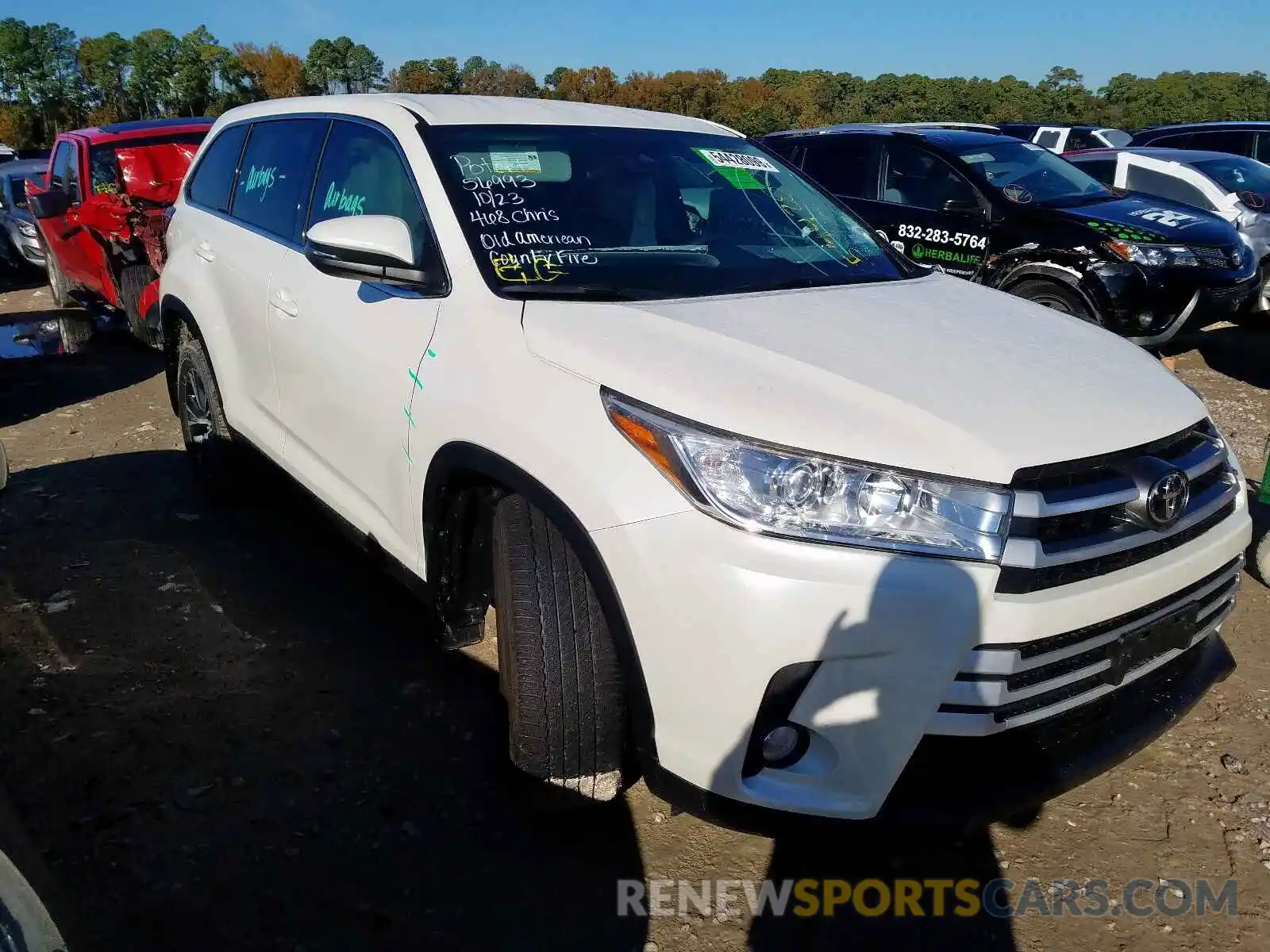 1 Photograph of a damaged car 5TDZZRFH5KS348813 TOYOTA HIGHLANDER 2019