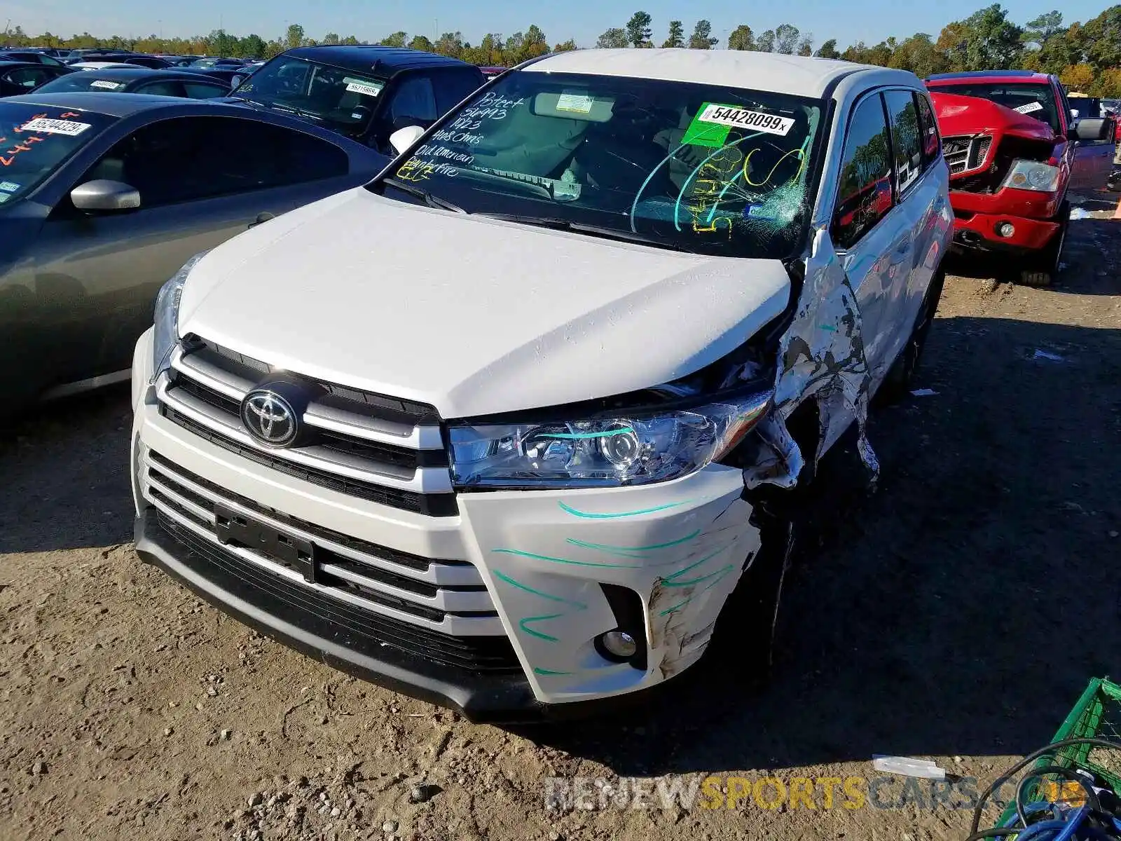 2 Photograph of a damaged car 5TDZZRFH5KS348813 TOYOTA HIGHLANDER 2019