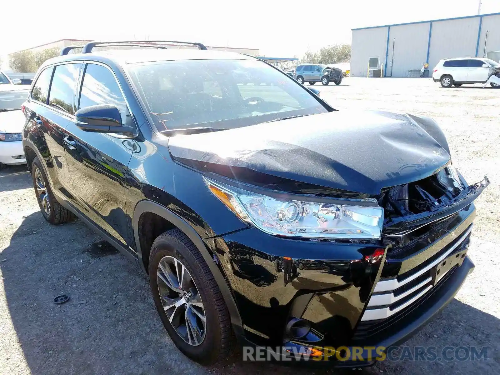 1 Photograph of a damaged car 5TDZZRFH5KS349606 TOYOTA HIGHLANDER 2019