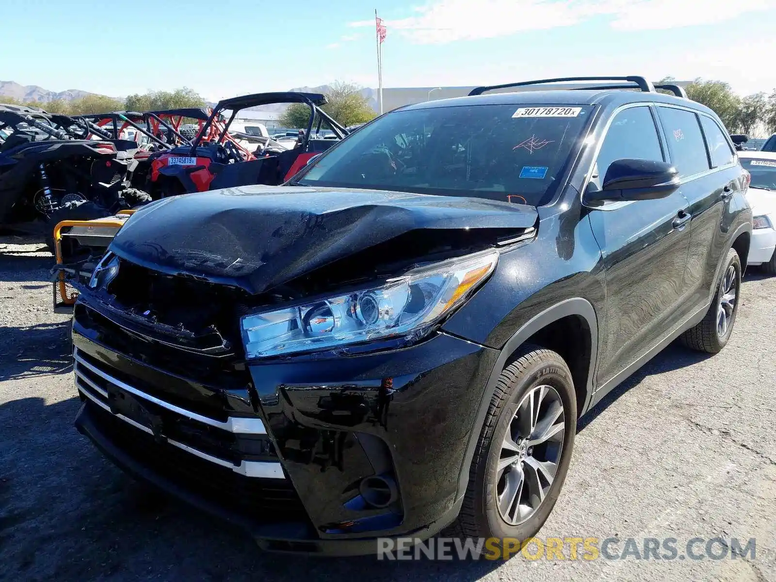 2 Photograph of a damaged car 5TDZZRFH5KS349606 TOYOTA HIGHLANDER 2019