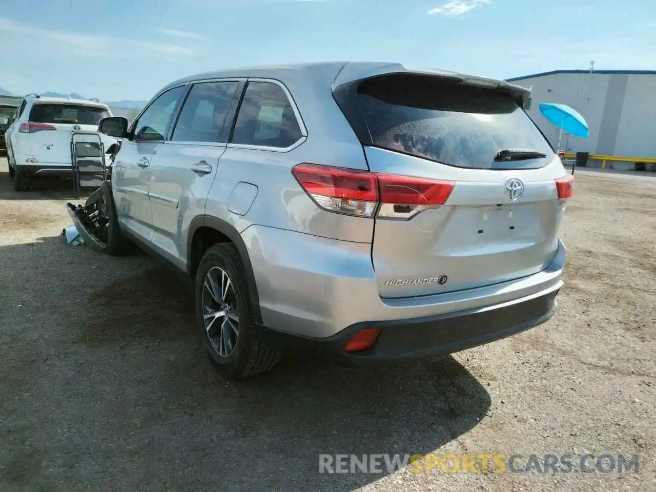 3 Photograph of a damaged car 5TDZZRFH5KS350447 TOYOTA HIGHLANDER 2019