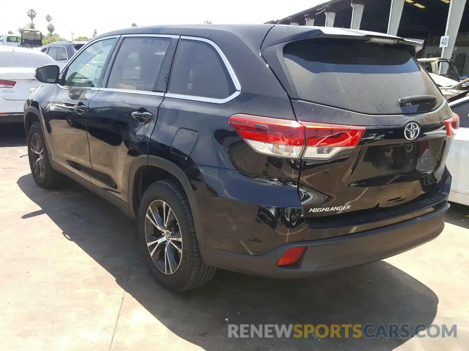 3 Photograph of a damaged car 5TDZZRFH5KS350982 TOYOTA HIGHLANDER 2019