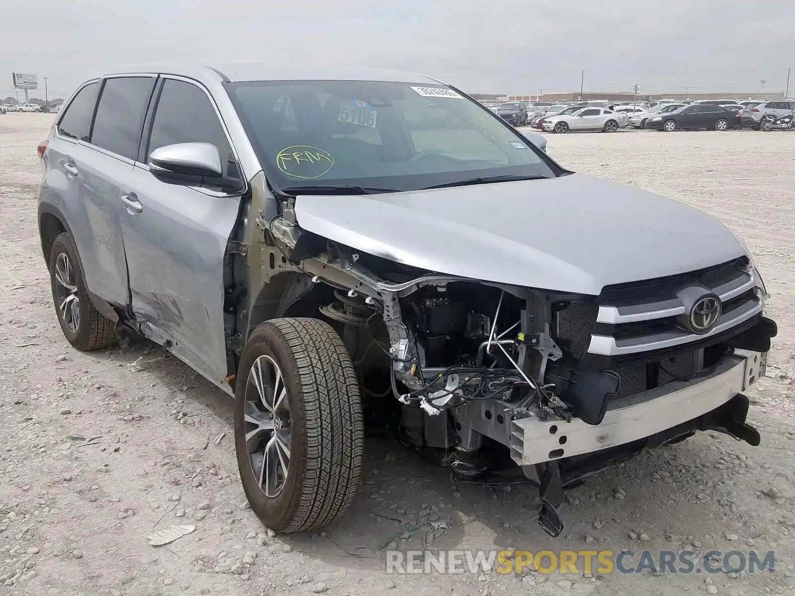 1 Photograph of a damaged car 5TDZZRFH5KS353008 TOYOTA HIGHLANDER 2019