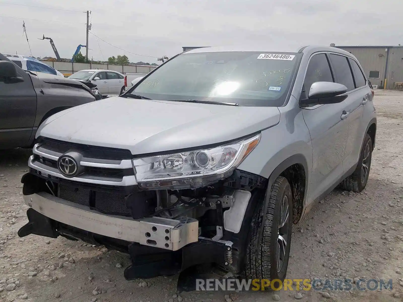 2 Photograph of a damaged car 5TDZZRFH5KS353008 TOYOTA HIGHLANDER 2019